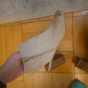 Beige/tan sandal bootie